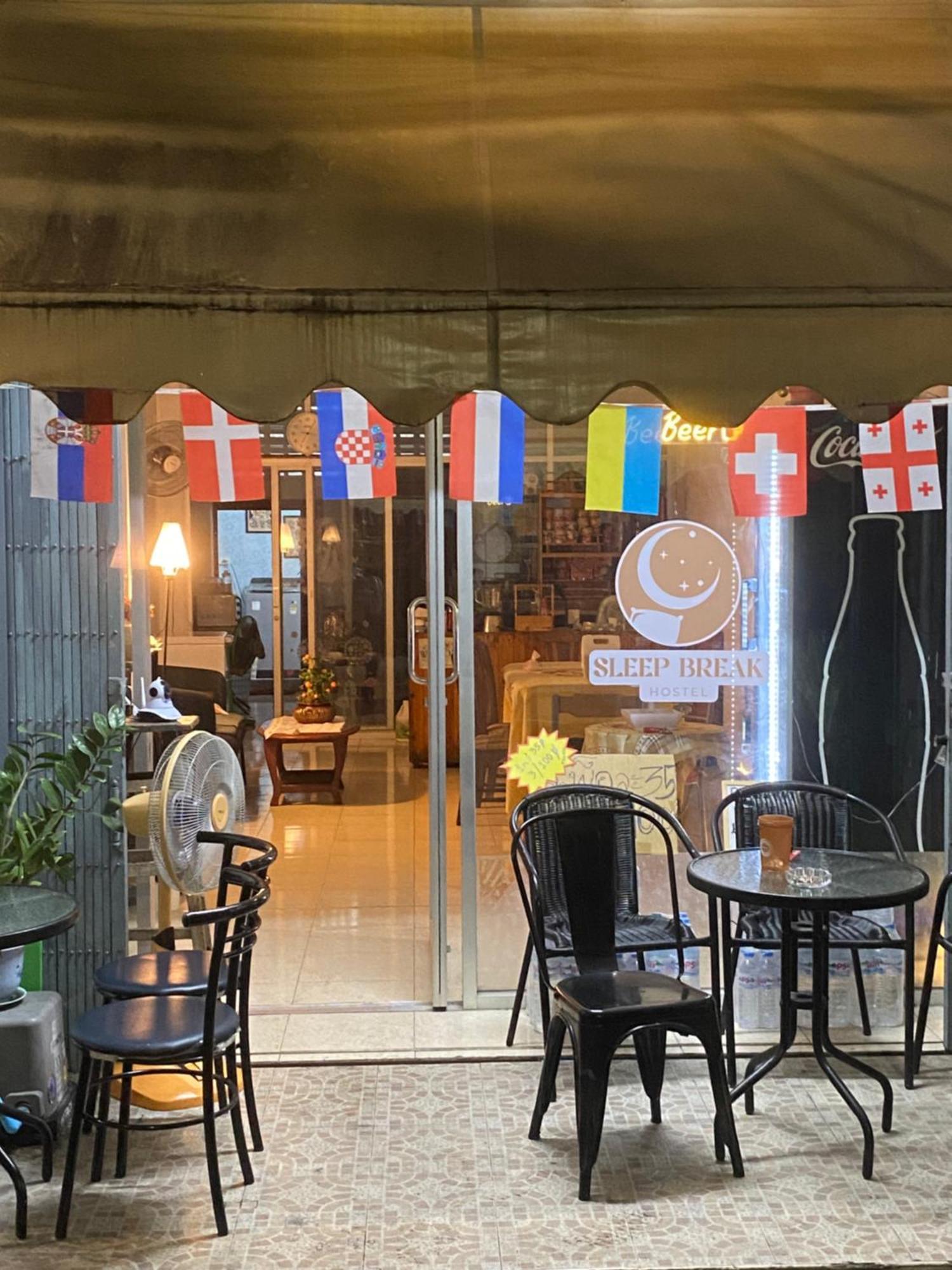 Sleep Break Hostel Sathon Bangkok Exterior photo